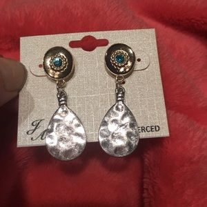 Super cute earrings NEW